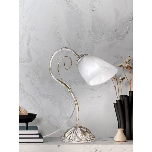 Настольная лампа дизайнерские белая Е14 S5122-1